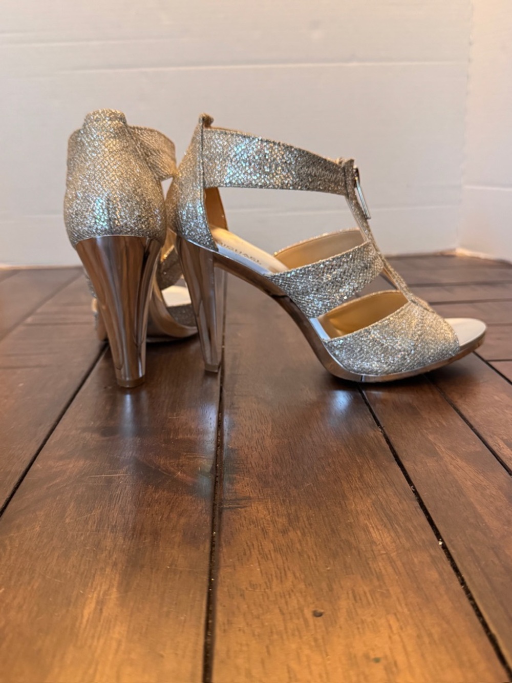 Michael Kors Berkley T Strap Glitter Silver Heels Strappy Pump Size 7